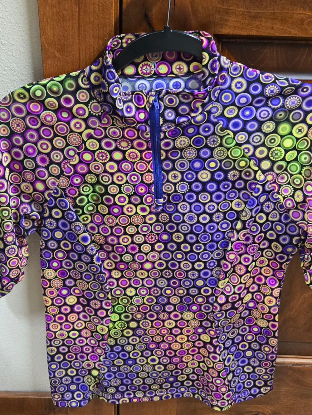 Tzu Tzu colorful runched short sleeve fitted bodice top. Size Med. EUC!